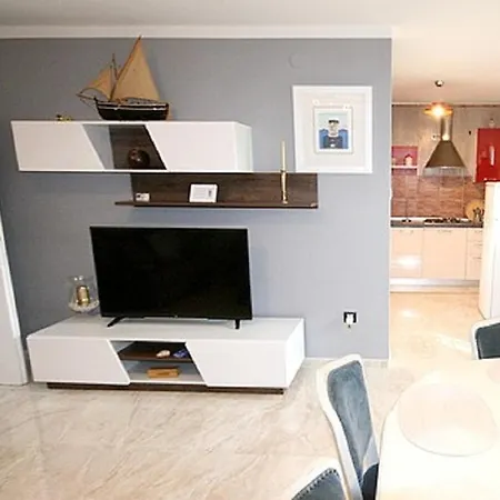 Apartment In With Terrace, Air Conditioning, Wifi, Washing Machine