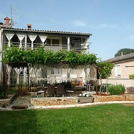 Apartment In With Terrace, Air Conditioning, Wifi, Washing Machine