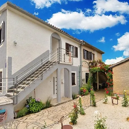 Apartment In With Terrace, Air Conditioning, Wifi, Washing Machine *